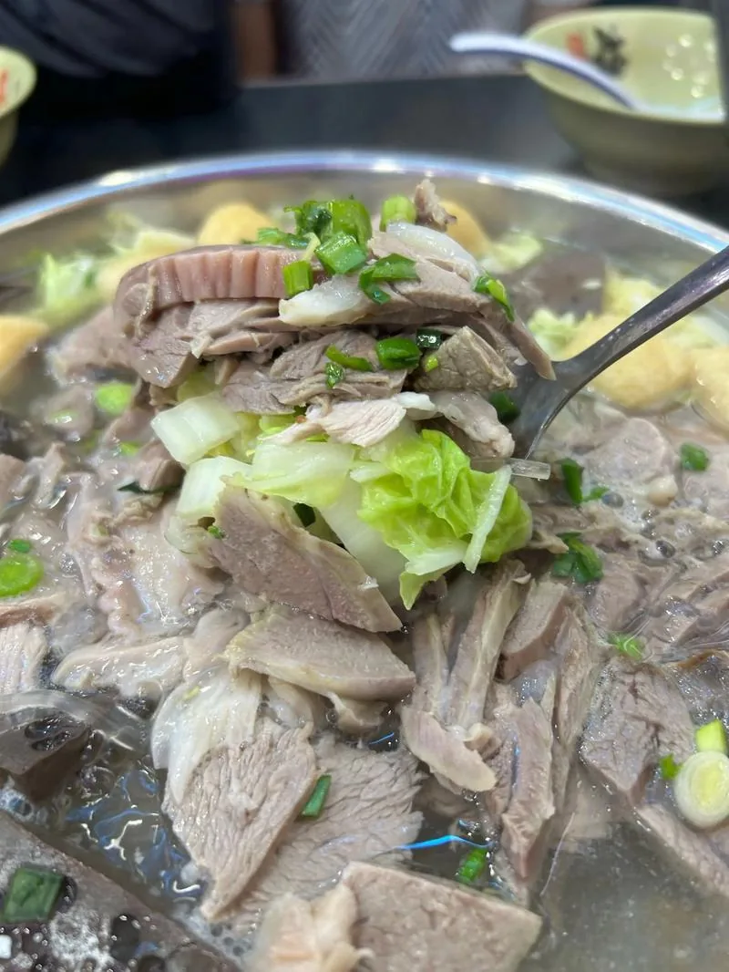 威宁羊汤锅，凉爽高原天气里很适合的一锅热食